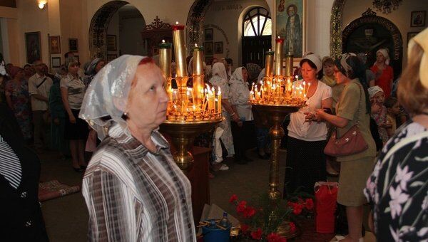 Пасхальная служба в душанбинском Свято-Никольском соборе Пасхальная служба в душанбинском Свято-Никольском соборе