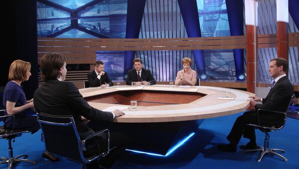 Интервью Д.Медведева журналистам пяти телеканалов в прямом эфире Интервью Д.Медведева журналистам пяти телеканалов в прямом эфире