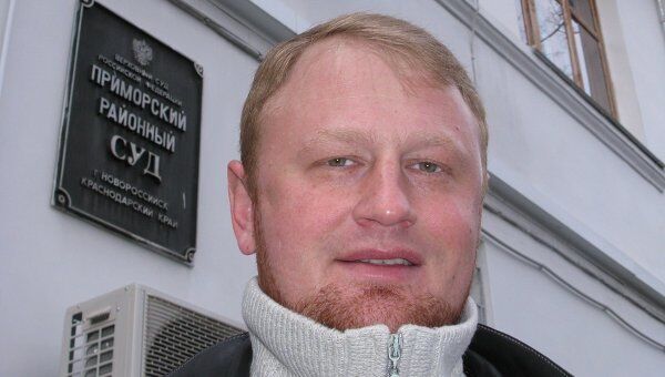 Майор Алексей Дымовский перед отправкой в СИЗО. Архив Майор Алексей Дымовский перед отправкой в СИЗО. Архив