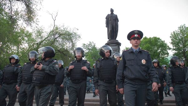 Лагерь оппозиции на Чистых прудах разогнан полицией Лагерь оппозиции на Чистых прудах разогнан полицией