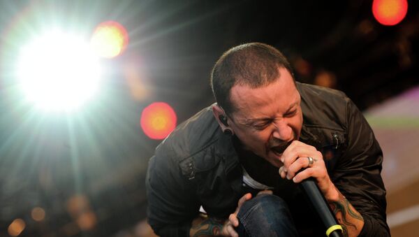 Участник американской группы Linkin Park Честер Беннингтон. Архивное фото Участник американской группы Linkin Park Честер Беннингтон. Архивное фото