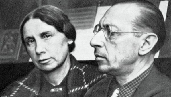 Композитор Игорь Федорович Стравинский с женой Екатериной. Архивное фото Композитор Игорь Федорович Стравинский с женой Екатериной. Архивное фото
