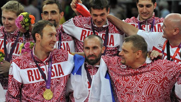 Команда сборной России, завоевавшая золотые медали в мужском волейбольном турнире Команда сборной России, завоевавшая золотые медали в мужском волейбольном турнире