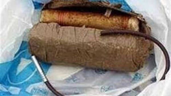 Взрывное устройство, обнаруженное недалеко от мечети, где неизвестные напали на прихожан Взрывное устройство, обнаруженное недалеко от мечети, где неизвестные напали на прихожан
