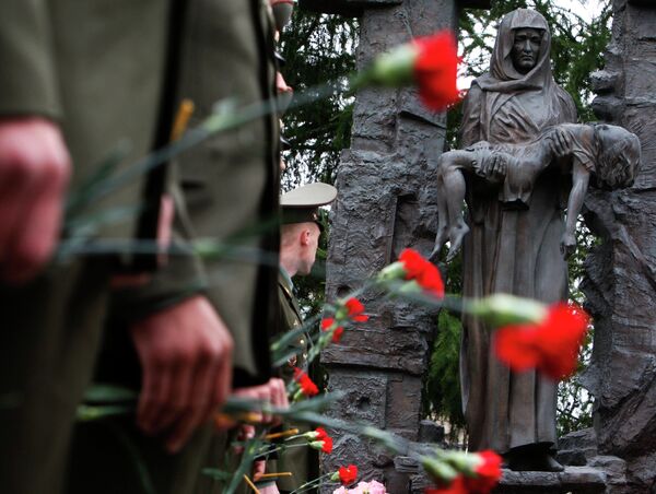 Памятник детям погибшим в теракте 1 сентября 2004 года в Беслане Памятник детям погибшим в теракте 1 сентября 2004 года в Беслане
