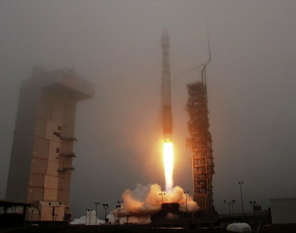 Ракета Atlas 5 с аппаратом на борту была запущена с территории авиабазы Ванденберг, штат Калифорния Ракета Atlas 5 с аппаратом на борту была запущена с территории авиабазы Ванденберг, штат Калифорния