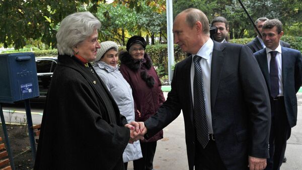 В.Путин посетил один из домов для ветеранов труда в Москве В.Путин посетил один из домов для ветеранов труда в Москве