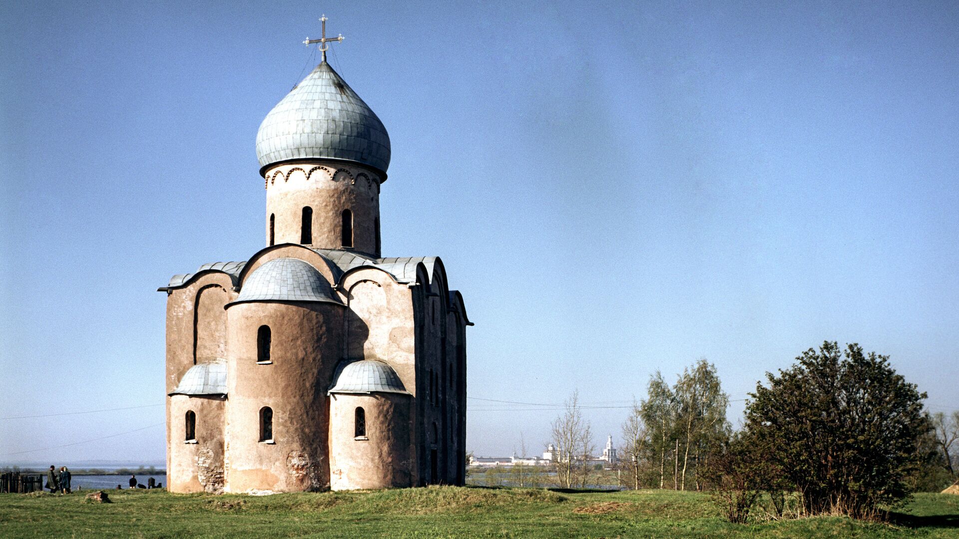 Церковь спаса на нередице. Храм Спаса на Нередице в Новгороде. Церковь Спаса на Нередице 1198. Церковь Покрова на Нередице Новгород. Церковь Спаса на Нередице черно.