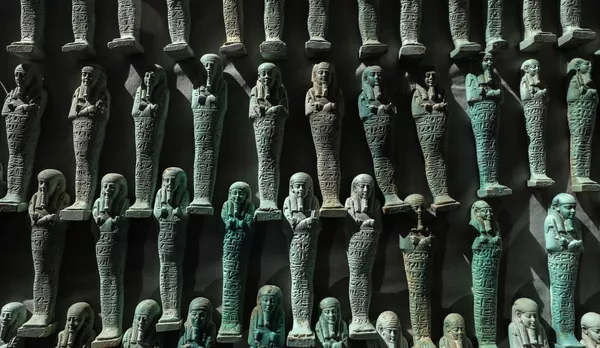 Коллекция статуй Ушебти на археологическом объекте в провинции Минья. 30 января 2020