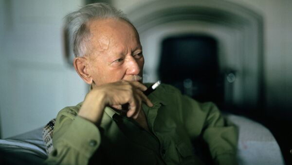 Писатель Михаил Александрович Шолохов. Архивное фото Писатель Михаил Александрович Шолохов. Архивное фото