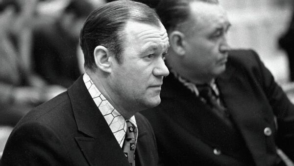 Всеволод Бобров (слева) Всеволод Бобров (слева)
