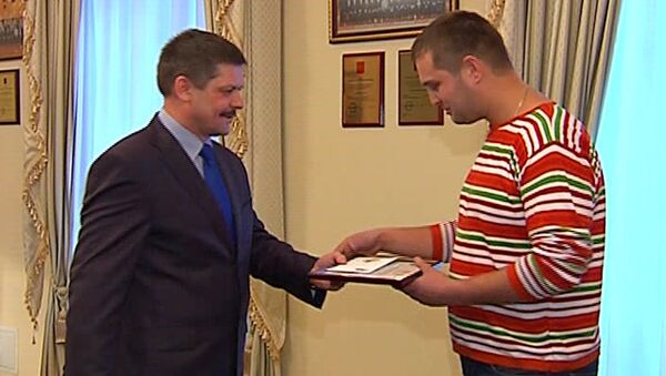 Нашедшему Игната Оглезнева вручили премию и предложили работу в угрозыске Нашедшему Игната Оглезнева вручили премию и предложили работу в угрозыске