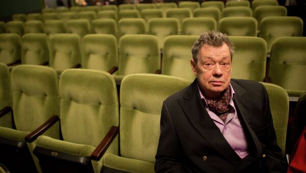 Актер Николай Караченцов во время сбора труппы театра Ленком Актер Николай Караченцов во время сбора труппы театра Ленком