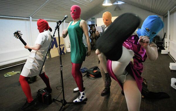 Кадр из фильма Pussy Riot: Панк-молитва (Pussy Riot—A Punk Prayer ) Кадр из фильма Pussy Riot: Панк-молитва (Pussy Riot—A Punk Prayer )