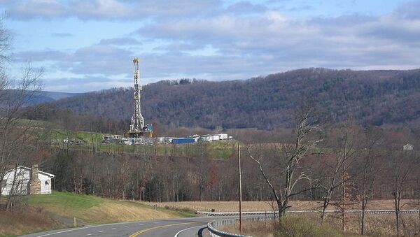 Буровая на месторождении сланцевого газа в Пенсильвании (США) Буровая на месторождении сланцевого газа в Пенсильвании (США)