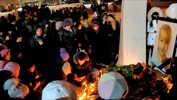 В Набережных Челнах горожане устроили вечер памяти убитой второклассницы В Набережных Челнах горожане устроили вечер памяти убитой второклассницы