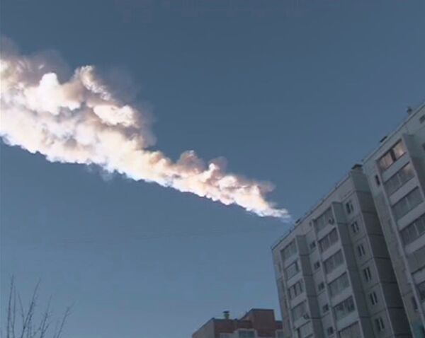 Шлейф дыма в небе над Челябинском Шлейф дыма в небе над Челябинском