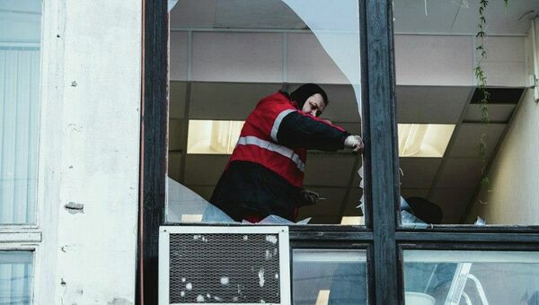 Последствия падения метеорита в Челябинске Последствия падения метеорита в Челябинске