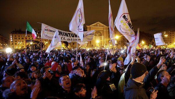 Митинг Движения 5 звезд в Риме Митинг Движения 5 звезд в Риме