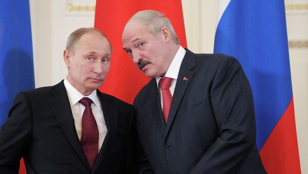 Президент РФ Владимир Путин (слева) и президент Республики Белоруссия Александр Лукашенко. Архивное фото Президент РФ Владимир Путин (слева) и президент Республики Белоруссия Александр Лукашенко. Архивное фото