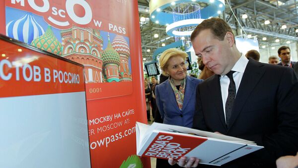 Дмитрий Медведев осматривает экспозицию Международной туристской выставки Интурмаркет (ITM) - 2013 Дмитрий Медведев осматривает экспозицию Международной туристской выставки Интурмаркет (ITM) - 2013