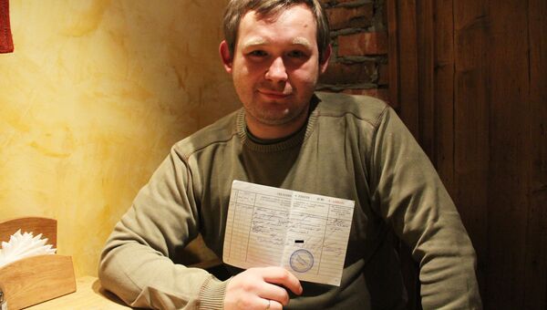 Николай Каковкин с его испорченной трудовой книжкой Николай Каковкин с его испорченной трудовой книжкой