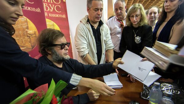 Поэт и музыкант, лидер рок-группы Аквариум Борис Гребенщиков раздает автографы во время презентации своей новой книги Трамонтана Поэт и музыкант, лидер рок-группы Аквариум Борис Гребенщиков раздает автографы во время презентации своей новой книги Трамонтана