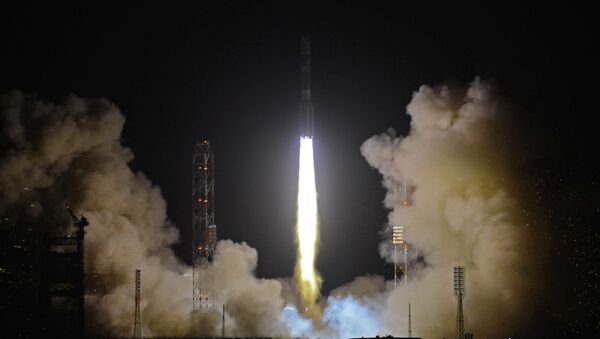 Пуск ракеты-носителя Протон-М с разгонным блоком Бриз-М. Архивное фото Пуск ракеты-носителя Протон-М с разгонным блоком Бриз-М. Архивное фото