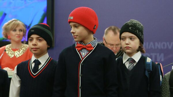 Показ коллекции Вячеслава Зайцева на пресс-конференции Школьная форма: коллекция от Зайцева Показ коллекции Вячеслава Зайцева на пресс-конференции Школьная форма: коллекция от Зайцева