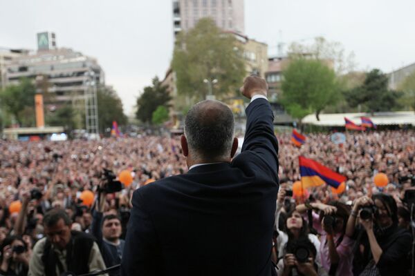 Митинг сторонников Раффи Ованнисяна в Ереване Митинг сторонников Раффи Ованнисяна в Ереване