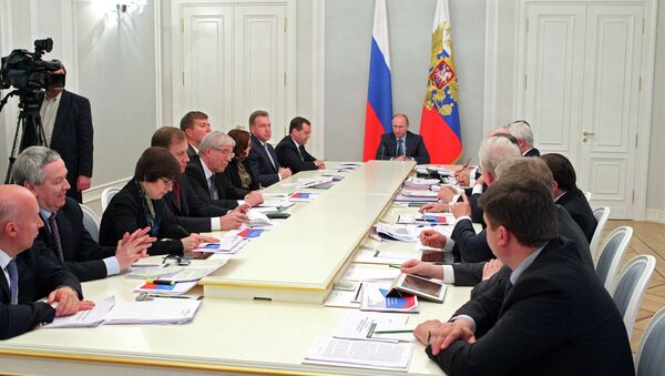В.Путин во время совещания по экономическим вопросам в государственной резиденции Бочаров ручей в Сочи В.Путин во время совещания по экономическим вопросам в государственной резиденции Бочаров ручей в Сочи