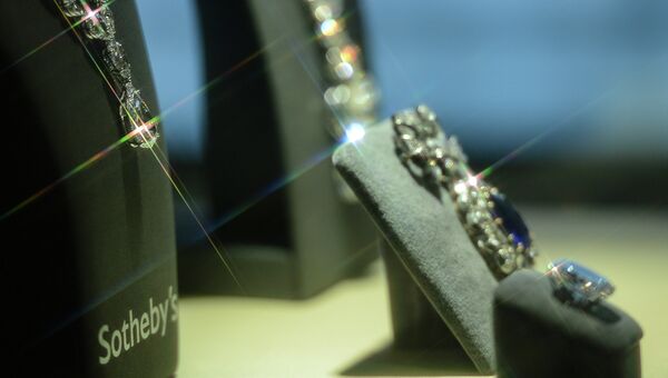 Показ Sotheby's ювелирной коллекции Джины Лоллобриджиды Показ Sotheby's ювелирной коллекции Джины Лоллобриджиды