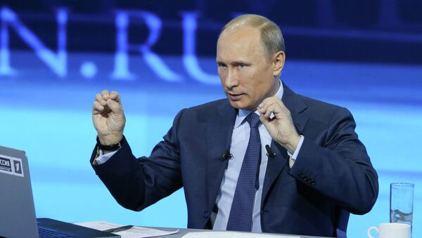 Президент РФ Владимир Путин отвечает на вопросы россиян в специальной программе Прямая линия с Владимиром Путиным Президент РФ Владимир Путин отвечает на вопросы россиян в специальной программе Прямая линия с Владимиром Путиным