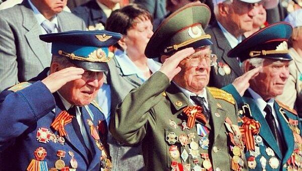 Ветераны во время Парада Победы. Архивное фото Ветераны во время Парада Победы. Архивное фото