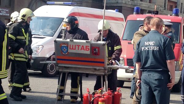 Станцию метро Охотный ряд в центре Москвы закрыли из-за пожара Станцию метро Охотный ряд в центре Москвы закрыли из-за пожара
