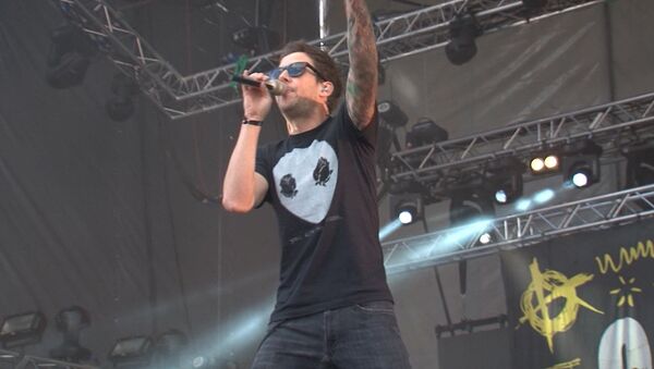 Рок-музыканты Simple Plan, HIM и 30 Seconds to Mars взорвали Maxidrom Рок-музыканты Simple Plan, HIM и 30 Seconds to Mars взорвали Maxidrom