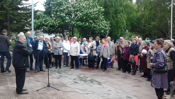 Пикет в защиту Нарымского сквера в Новосибирске, архивное фото Пикет в защиту Нарымского сквера в Новосибирске, архивное фото