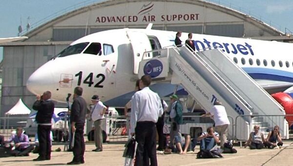 Авиасалон в Ле Бурже: показательный полет Як-130 и видеоэкскурсия по SSJ-100 Авиасалон в Ле Бурже: показательный полет Як-130 и видеоэкскурсия по SSJ-100