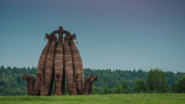 Проект художника Николая Полисского — масштабная инсталляция Бобур и скай-арт-перформанс французского художника Ксавье Жуйо Проект художника Николая Полисского — масштабная инсталляция Бобур и скай-арт-перформанс французского художника Ксавье Жуйо