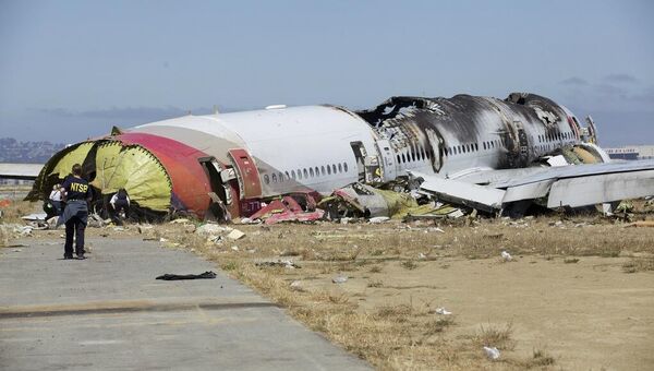 Последствия крушения Boeing-777 в аэропорту Сан-Франциско Последствия крушения Boeing-777 в аэропорту Сан-Франциско
