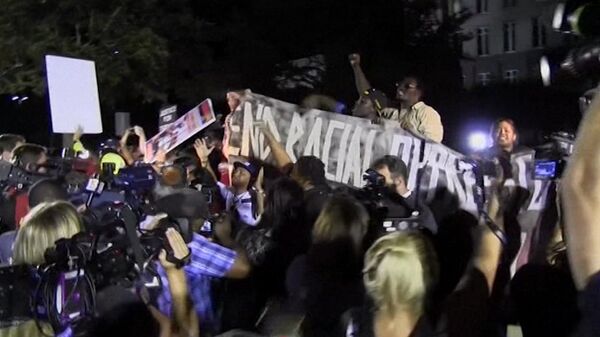 Протесты после приговора патрульному по делу об убийстве подростка в США Протесты после приговора патрульному по делу об убийстве подростка в США