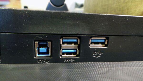 Монитор Philips 272P4. Боковые USB-гнезда Монитор Philips 272P4. Боковые USB-гнезда
