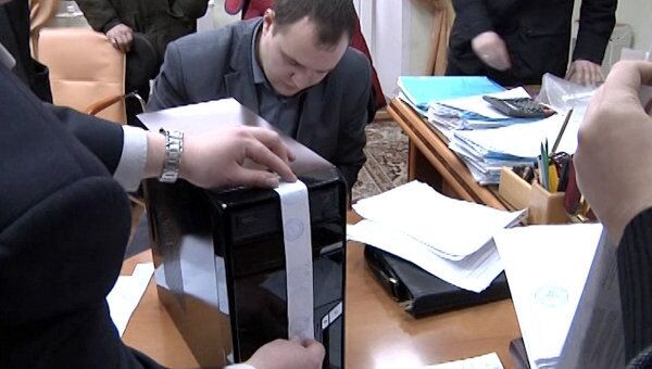 Следователи во время обыска Следователи во время обыска