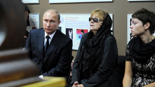 В.Путин на церемонии прощания с А.Рахлиным В.Путин на церемонии прощания с А.Рахлиным