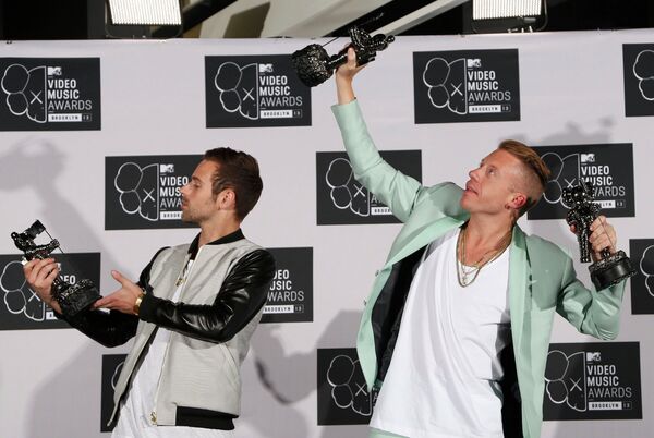 Музыканты Маклемор и Райан Льюис на MTV Video Music Awards Музыканты Маклемор и Райан Льюис на MTV Video Music Awards