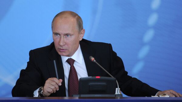 Президент РФ Владимир Путин во время встречи с преподавателями и студентами ДВФУ Президент РФ Владимир Путин во время встречи с преподавателями и студентами ДВФУ