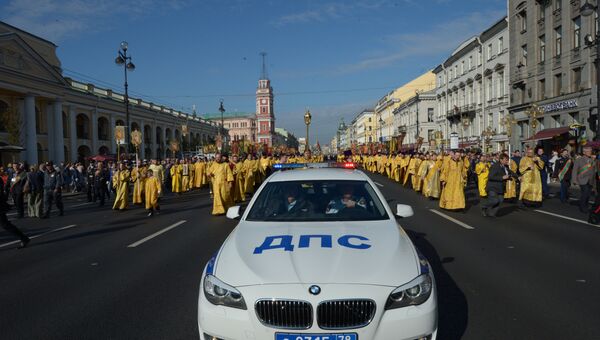 Крестный ход на Невском проспекте, фото с места события. Крестный ход на Невском проспекте, фото с места события.