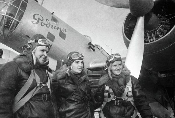 Летчицы Осипенко, Гризодубова и Раскова Летчицы Осипенко, Гризодубова и Раскова