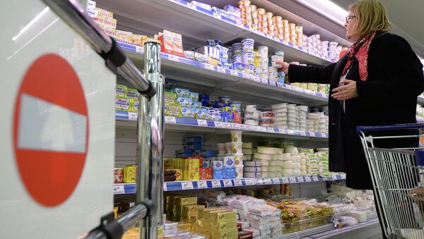 Россия ограничила ввоз молочной продукции из Литвы, архивное фото Россия ограничила ввоз молочной продукции из Литвы, архивное фото