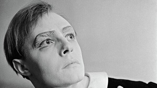 Актер Эдуард Марцевич в роли Гамлета. Архивное фото Актер Эдуард Марцевич в роли Гамлета. Архивное фото